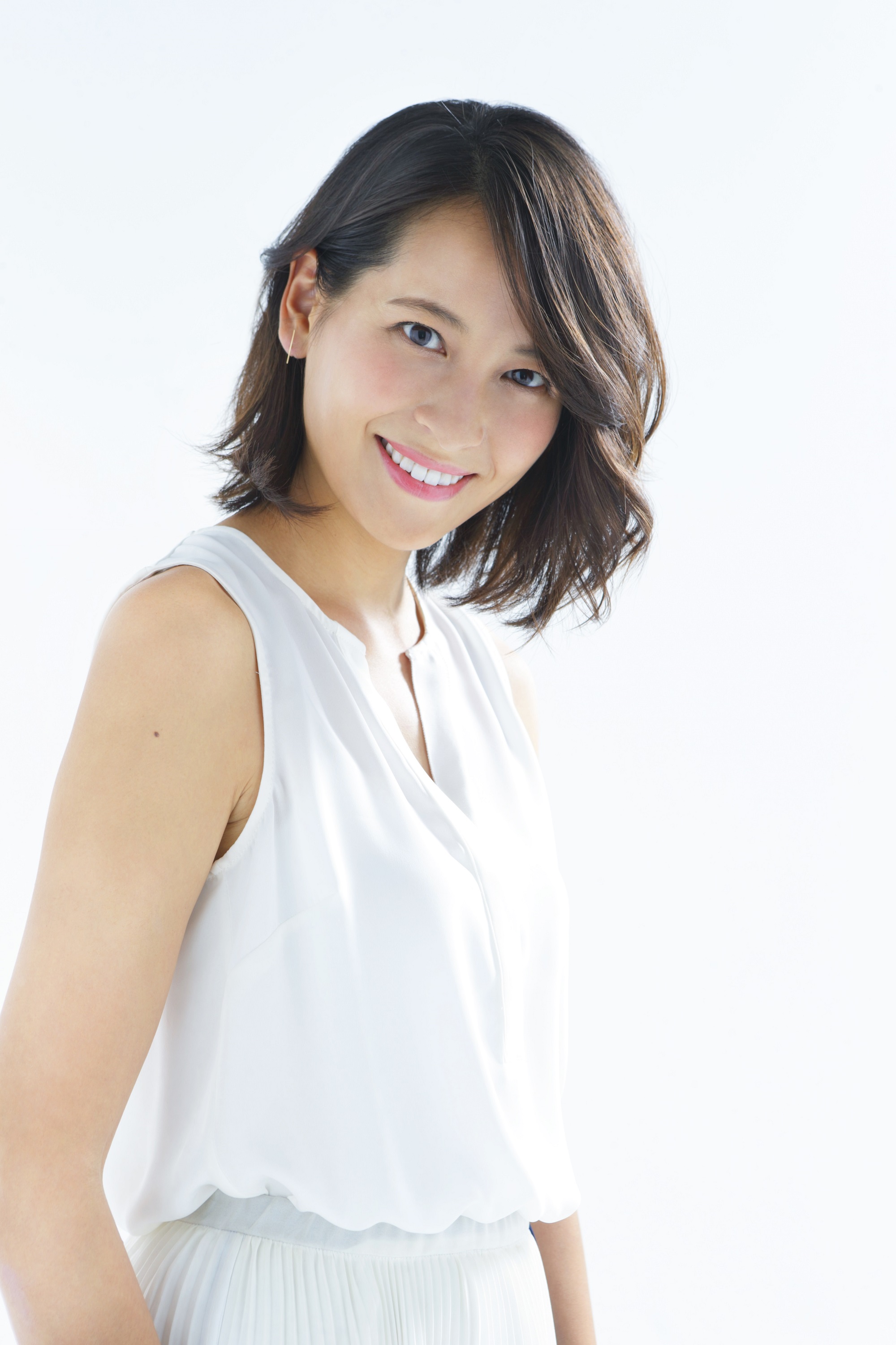 any SiS』がフリーアナウンサーの青木 裕子さんと初のコラボ商品を販売