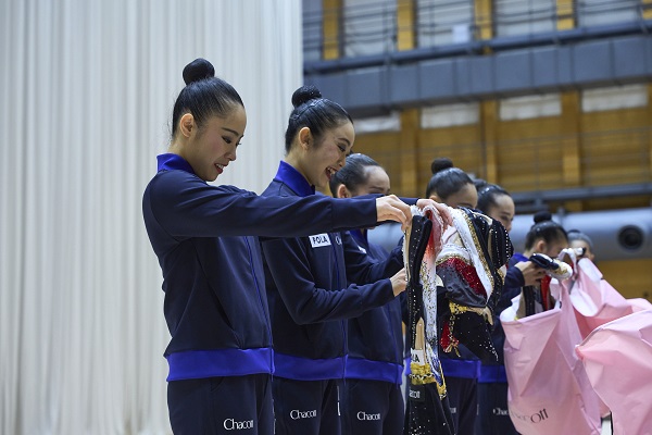 葛飾北斎の美しさと力強さを表現した衣装で世界大会へ挑む 2024年新